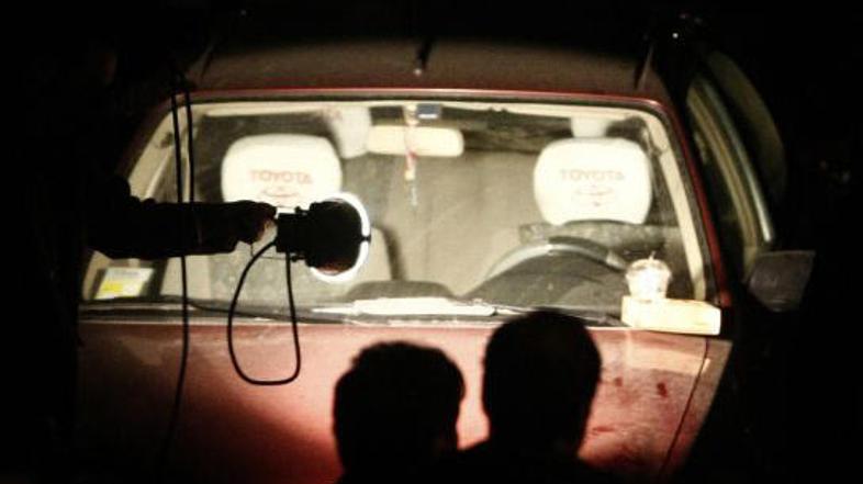 Inšpektorji preiskujejo napad na policista.