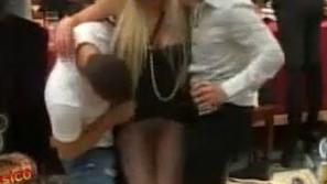 Urška Čepin, Dvor, ples, zabava, mednožje