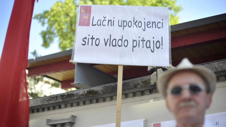 Protest  upokojnecev