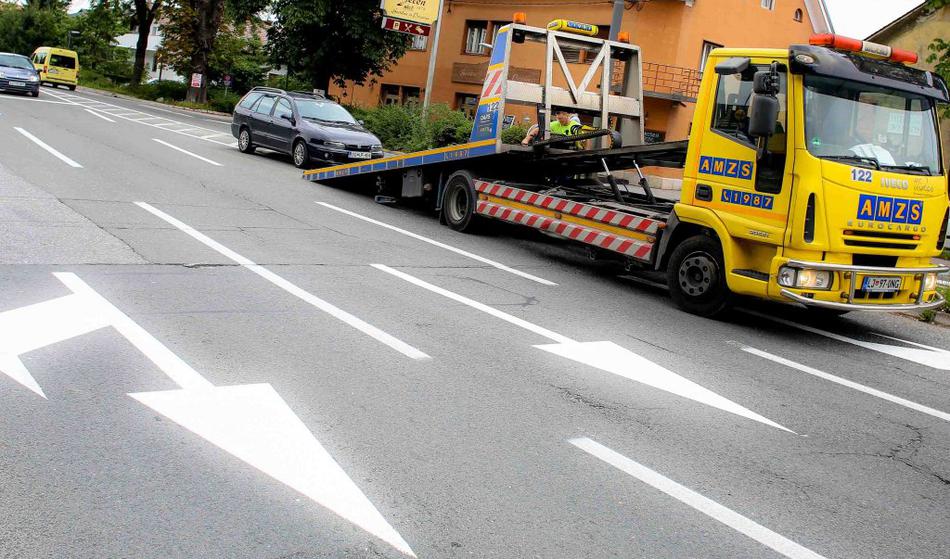 Nezaslišano: 20.000 evrov za odvoz razbitega električnega avta