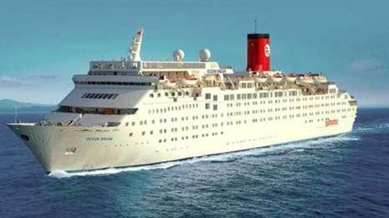 Na španski križarki v Karibskem morju so zaradi prisotnosti nove gripe uvedli ka