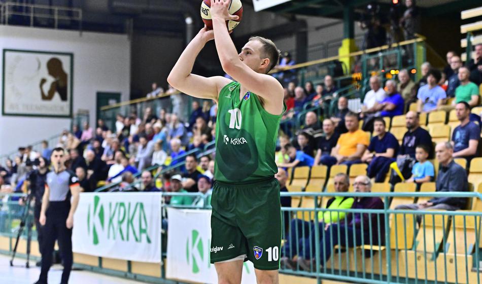 Novomeščani klonili na domačem parketu