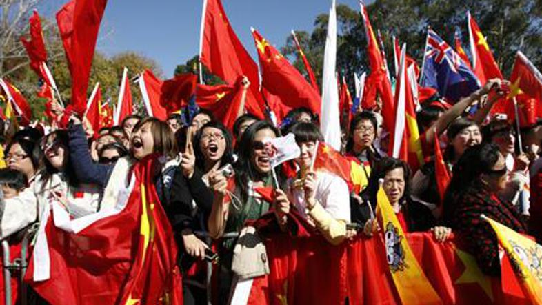 Podporniki olimpijskih iger v Pekingu so ob poti olimpijskega ognja v Canberri p