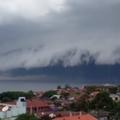 Nevihtni oblak na avstralski plaži Bondi