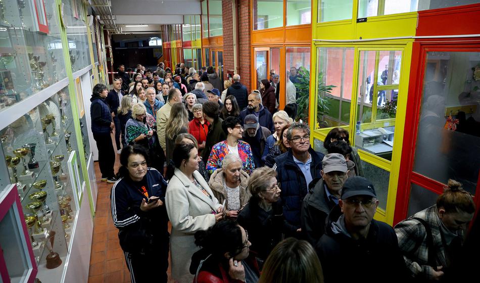 V Srbiji zaprli volišča, pričakujejo rekordno volilno udeležbo