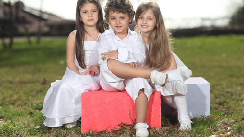 Medvedki in čebelice so preteklost. Otroci o poljubljanju, poroki in zmenkih ved