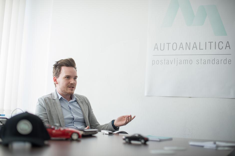 Autoanalitica | Avtor: Anže Petkovšek