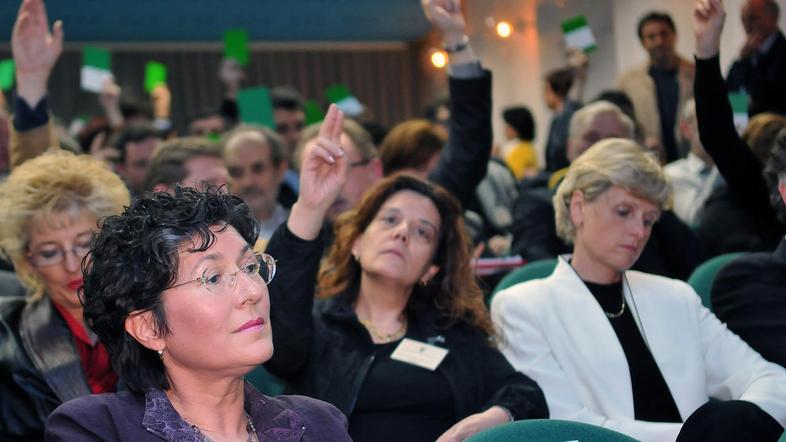 Poslanci skupščine ZZS so glasovali o podpori Gordani Živčec Kalan, ne da bi ved
