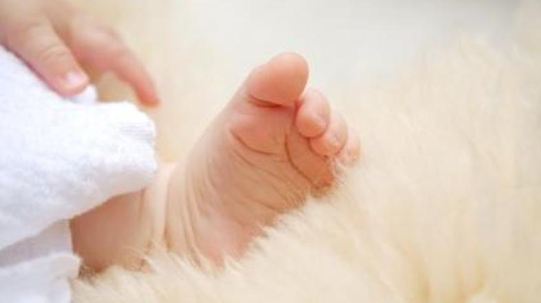 Ne pozabite na fotoaparat, saj bodo prvi posnetki nogic in rokic najbolj sladki.