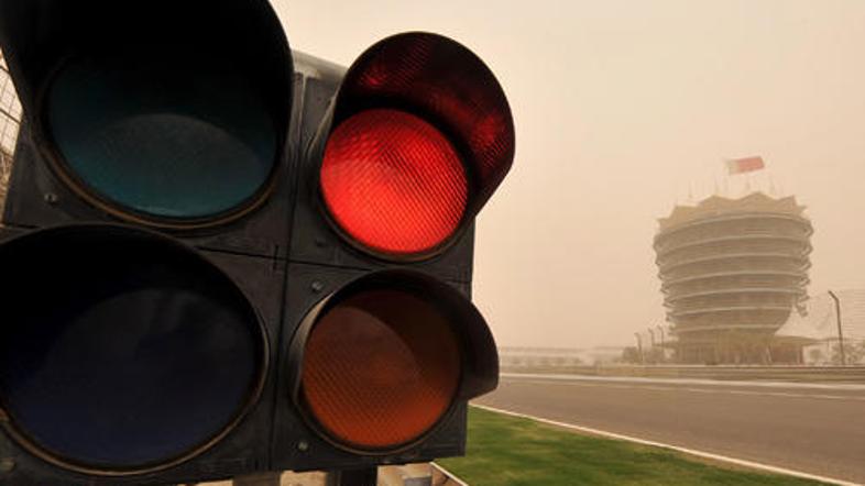 V Shakirju so ob pol desetih zjutraj testiranja prekinili zaradi peščenega vihar