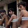 Četverica iz neke pakistanske vasi, ki so prodali ledvico, da bi poplačali dolgo