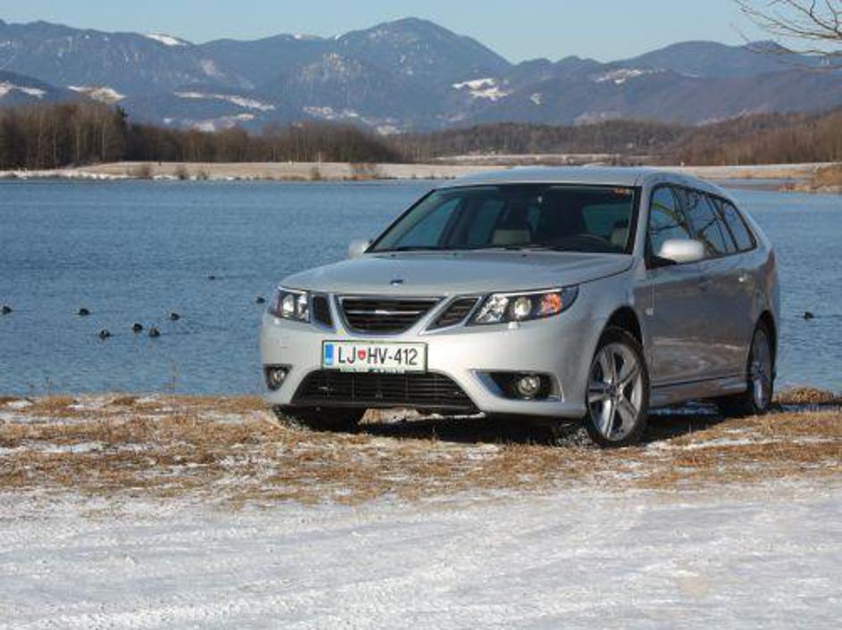 Od spredaj tale saab deluje zelo strupeno. Tako kot tisti turbo z konca osemdese