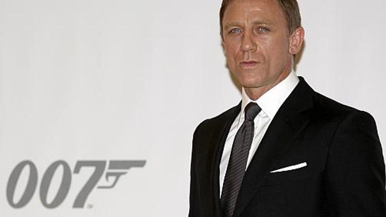 V tokratnem delu je Daniel kot James čustveno strt in nikomur ne zaupa.