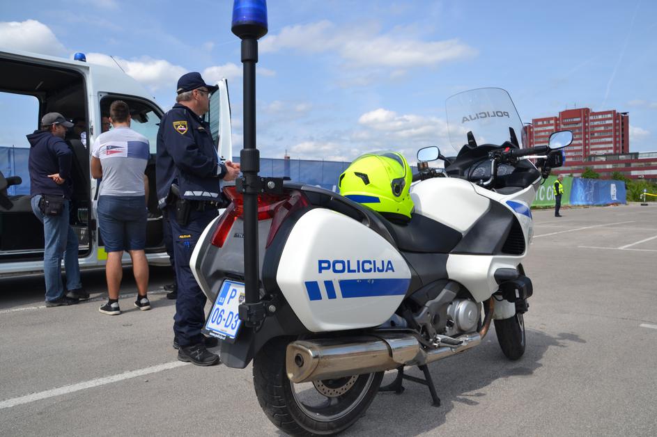Policija
