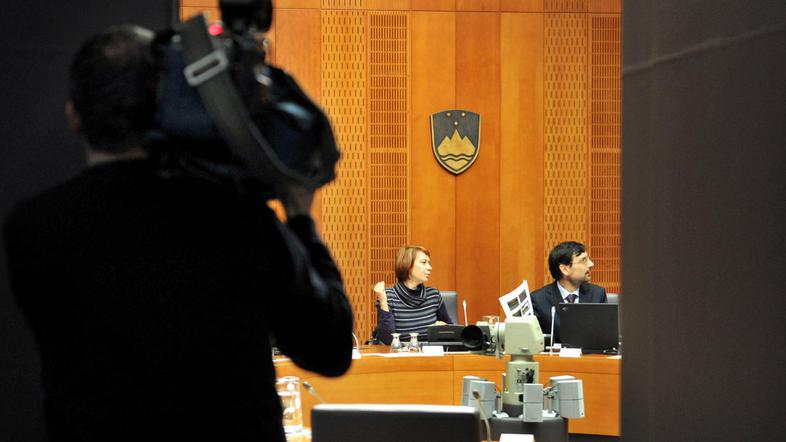 Predsednica komisije Alenka Jeraj (SDS) je na zaprtem delu seje po zaslišanju Ma