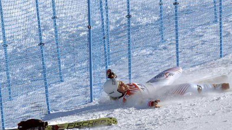 Maria Holaus si je poškodovala glavo in natrgala kolenske vezi.