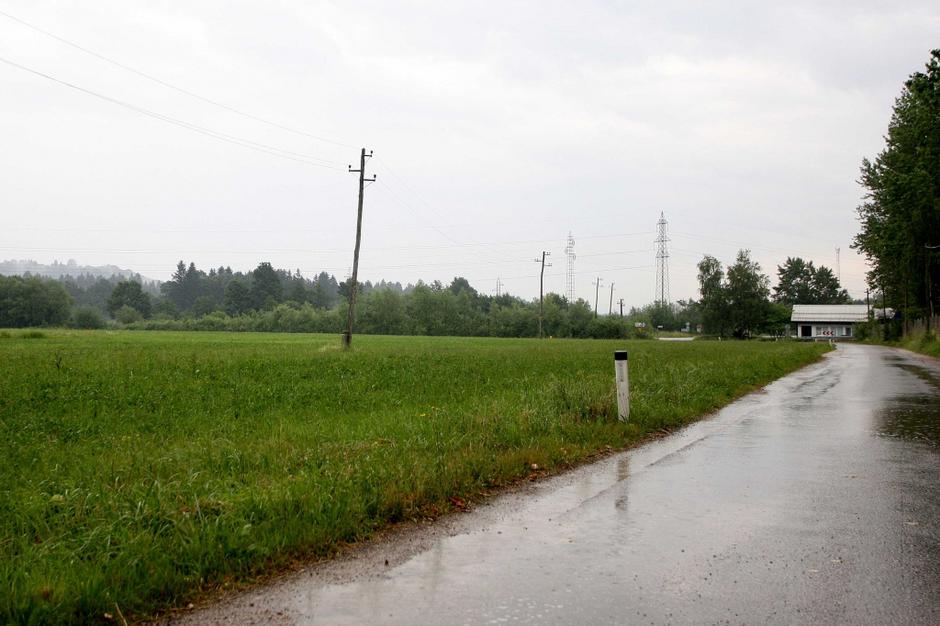 ljubljana 15.06.10 travnik, travnik med podotikom in brdom, taxgroup, logisticni | Avtor: Nik Rovan