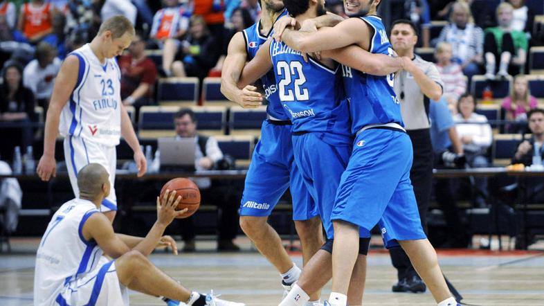 Sasu Salin (levo, št. 23) bo v novi sezoni nosil dres Uniona Olimpije. (Foto: Re