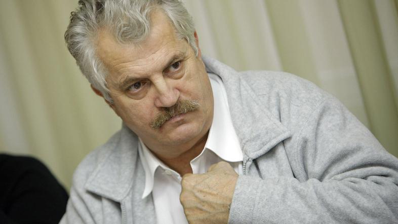 "Iz Vegradove stavbe je izginilo 16 štampiljk, kar že preiskujejo kriminalisti, 