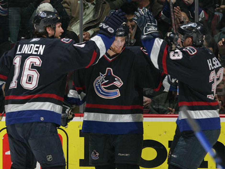 Dvojčka Sedin sta bila proti Phoenixu neustavljiva. | Avtor: Žurnal24 main