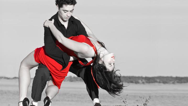 Plešite po ulicah ali pa pod žarometi!