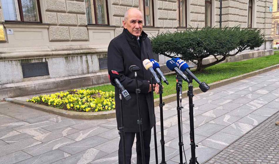 Janša se ne predaja, tokrat ga motijo glasovnice iz Argentine