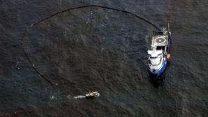 nafta, izlitje, naftni madež, iztekanje