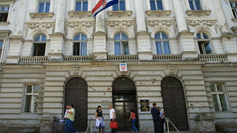 Sodišče v Osijeku ob začetku obnove - še brez klimatskih naprav.