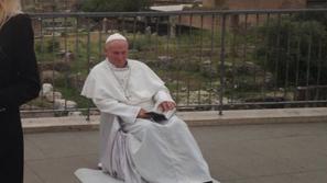 papež, umetnik, aretacija