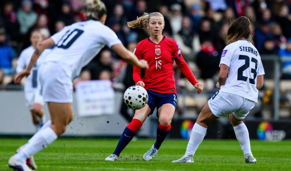 Slovenke popustile v zadnji tretjini dvoboja