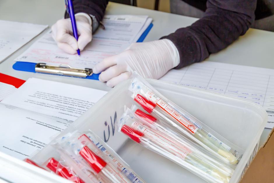 Testiranje na covid-19 | Avtor: Profimedia