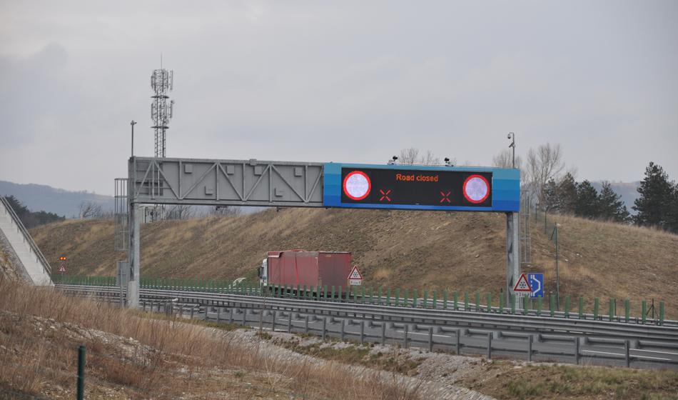 Drama na hitri cesti, 34-letni voznik avtobusa dobro ukrepal