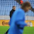 Selektor Kek verjame v svoje nogometaše. Slovenci so takole opravili trening pre
