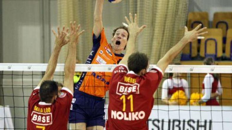 Tine Urnaut je uspešno nadomestil poškodovanega Jasmina Čuturiča.