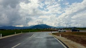 Obnovljena cesta in priključek proti Hrastju, Kranj