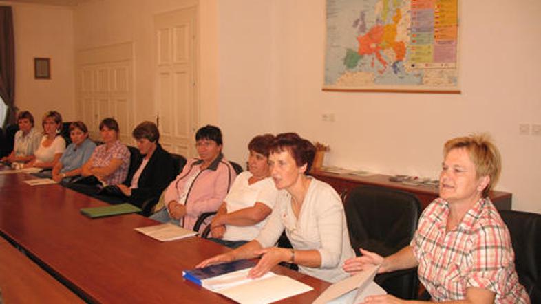 Obupane šivilje podjetja Intima Fashion so se v ponedeljek zvečer zbrale pri žup