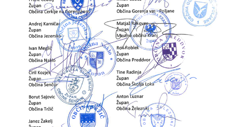 podpisi gorenjskih županov za regijsko bolnišnico v Kranju