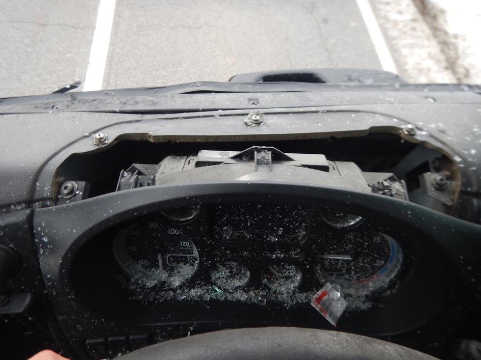 nesreča avtomobil led tovornjak