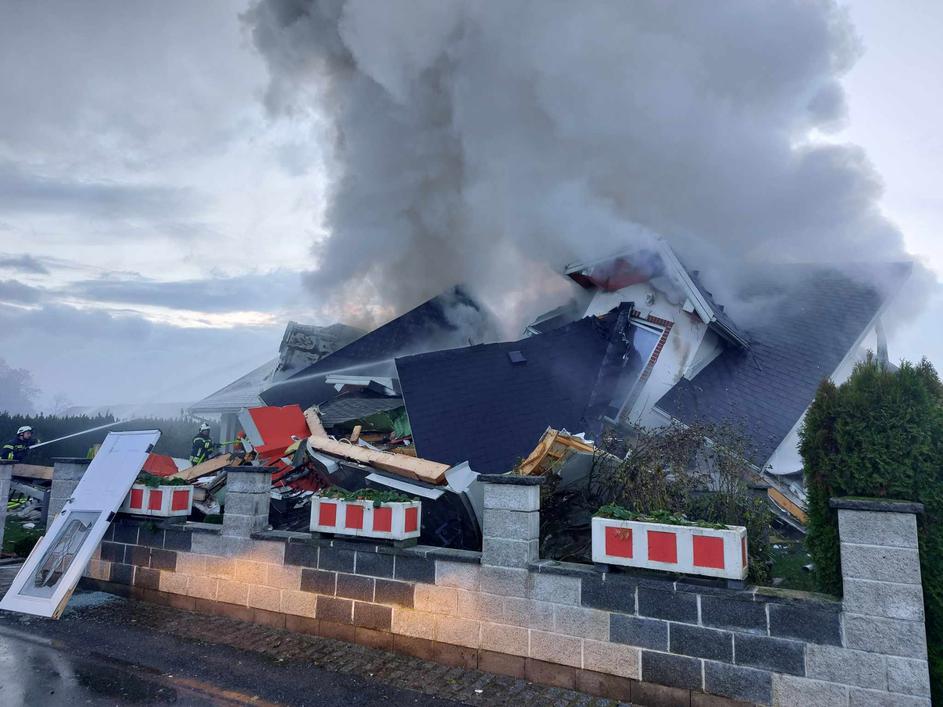 Porušena hiša zaradi eksplozije, Trboje