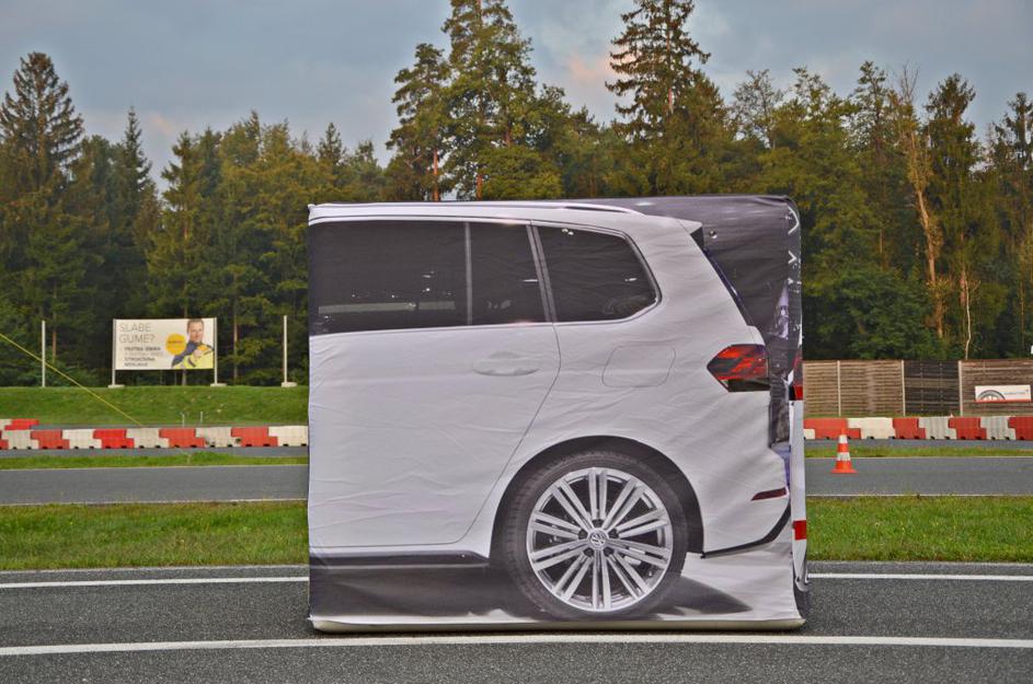 Test AEB samodejnega zaviranja na Vranskem