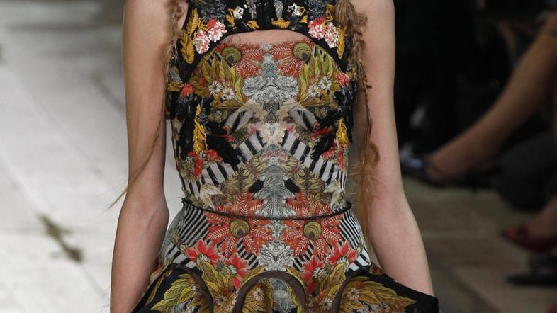 Alexander McQueen; pomlad/poletje 2011