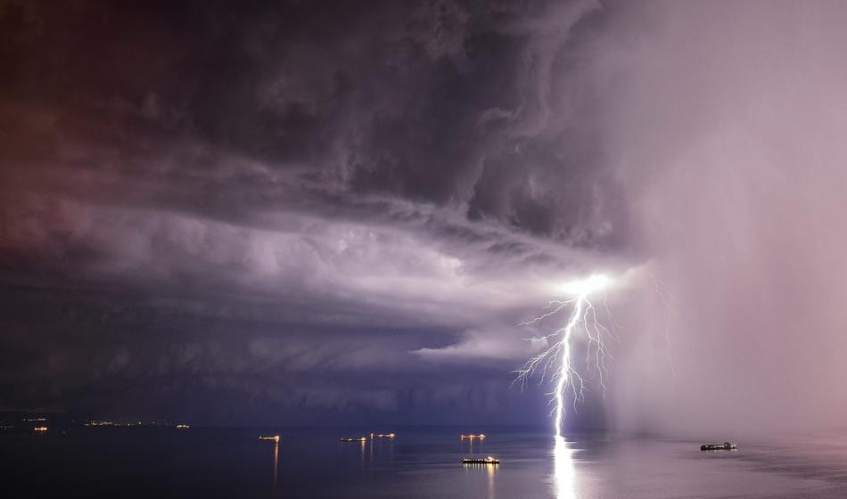 Vremenoslovci svarijo: Grozijo supercelične nevihte, toča in tudi tornadi
