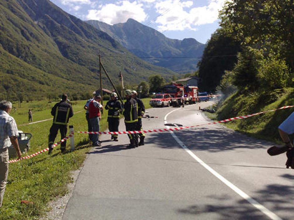 V nesreči je umrl motorist.