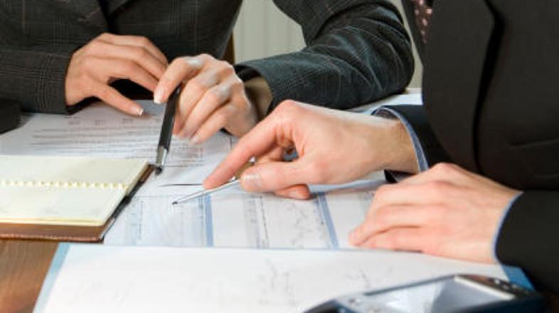 Uslužbenka zunanjega ministrstva naj bi napredovala nepravilno.