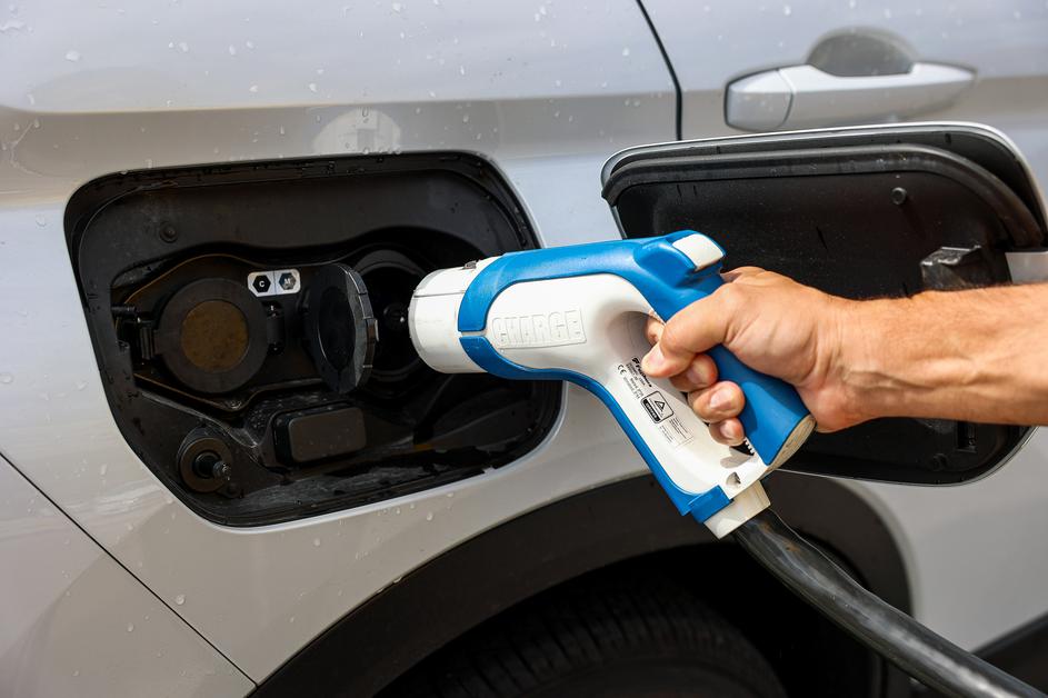 Priključni hibrid PHEV mitsubishi eclipse cross polnjenje električna polnilnica