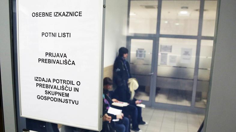 Slovenija 25.02.2014 Upravna Enota Ljubljana, oddelek za prijavo zacasnega prebi