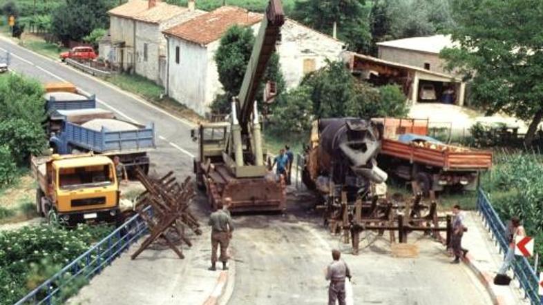 vojna za Slovenijo, tanki, BLOKADA PRI DRAGONJI