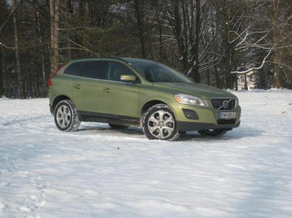 XC60 prepriča z voznim udobjem in varnostno opremo, manj pa z motorno ponudbo, k