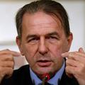 MOK (na sliki predsednik Jacques Rogge) smučarkam skakalkam ne dovoli nastopa na