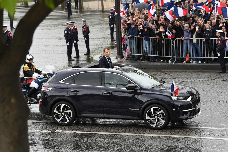 Emmanuel Macron in predsedniški avto | Avtor: Profimedia